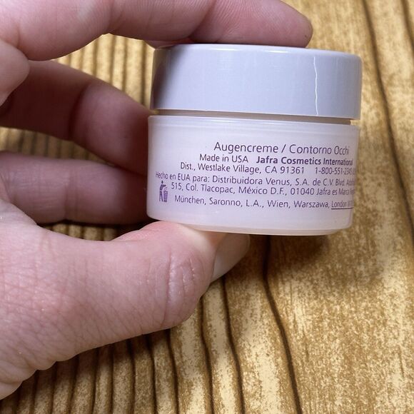 Jafra Time Protector Eye Cream 0.5 Oz 15 ml - Picture 3 of 11